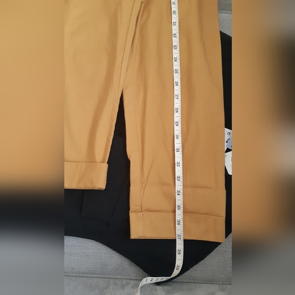 Forever 21 cropped pants. Size: xs fits a small as well. Worn once. - Picture 5 of 8